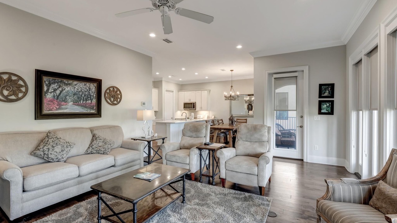 Photo of Livingroom in Baytowne Wharf