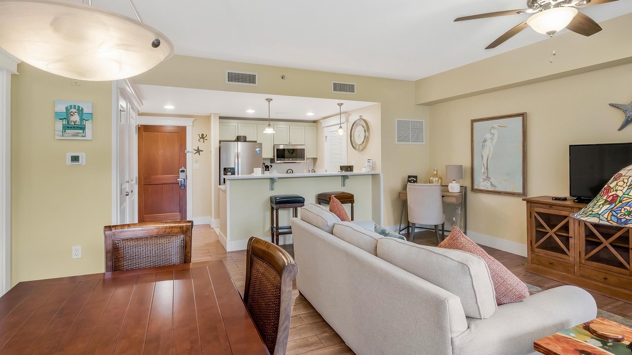 Photo of Livingroom in Baytowne Wharf