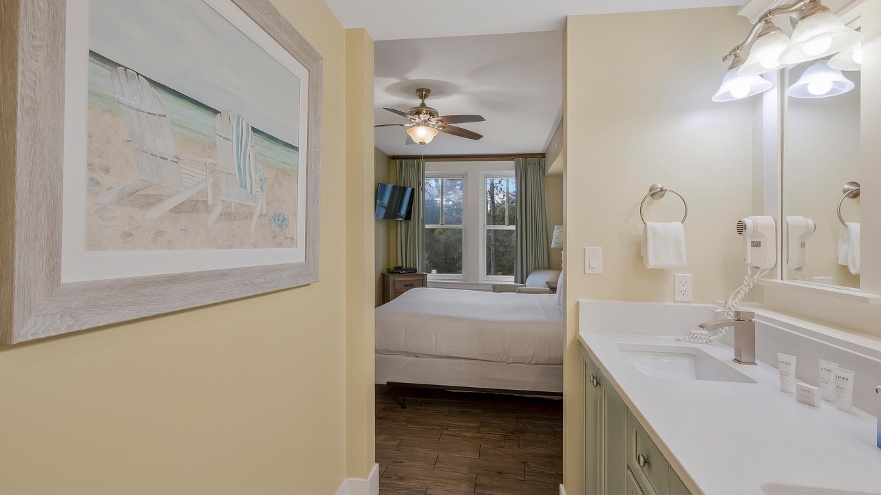 Photo of Bedroom in Baytowne Wharf