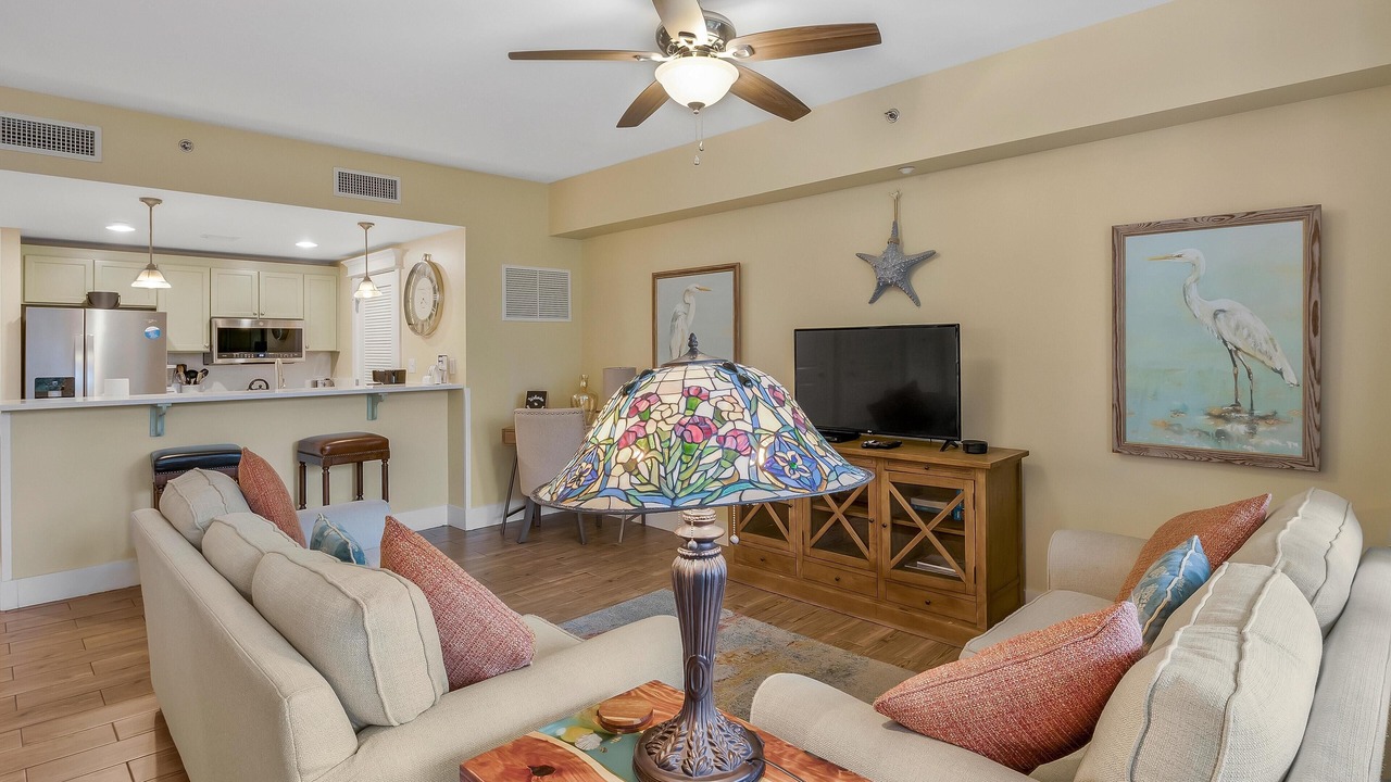 Photo of Livingroom in Baytowne Wharf