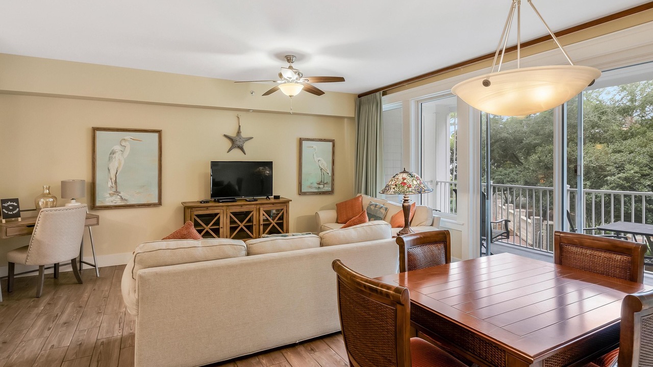 Photo of Livingroom in Baytowne Wharf