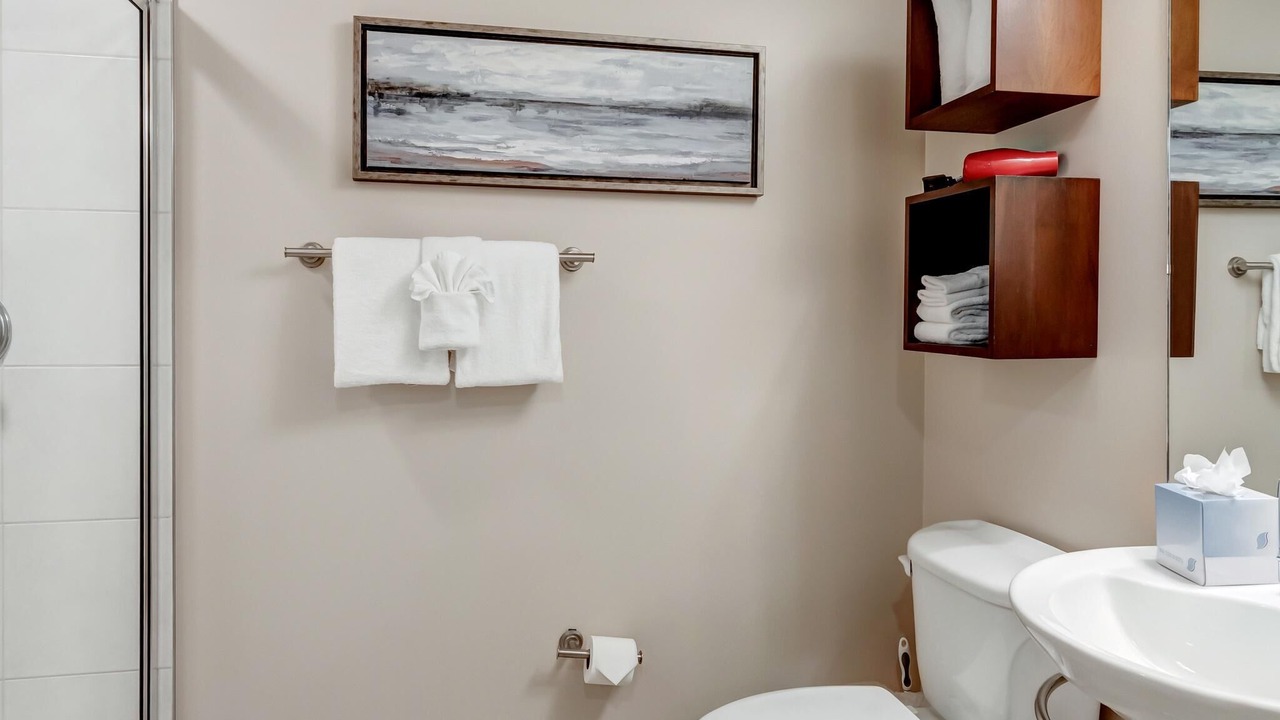Photo of Bathroom in Baytowne Wharf