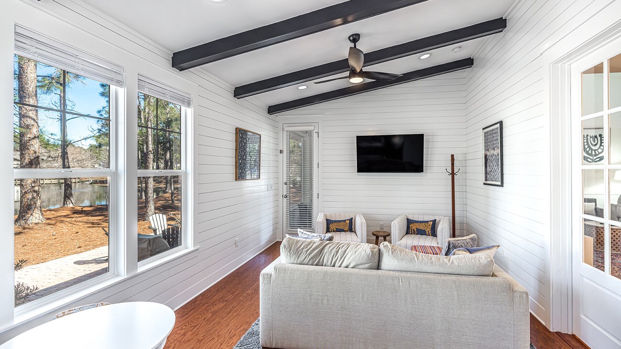 Photo of Livingroom in Laurel Grove