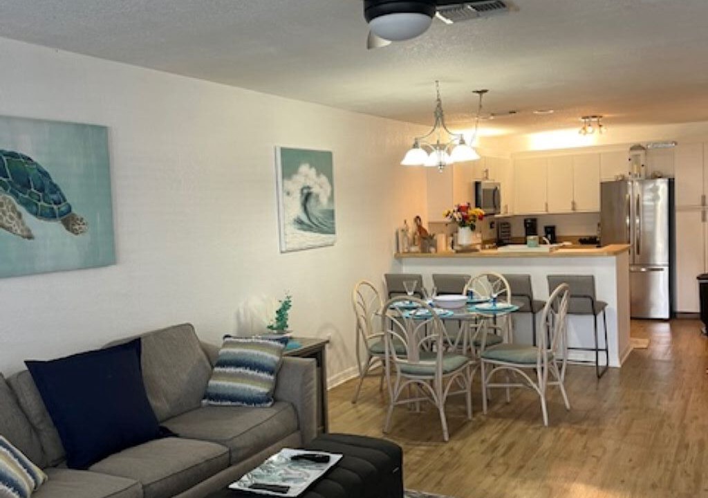 Photo of Livingroom in Pelican Bay