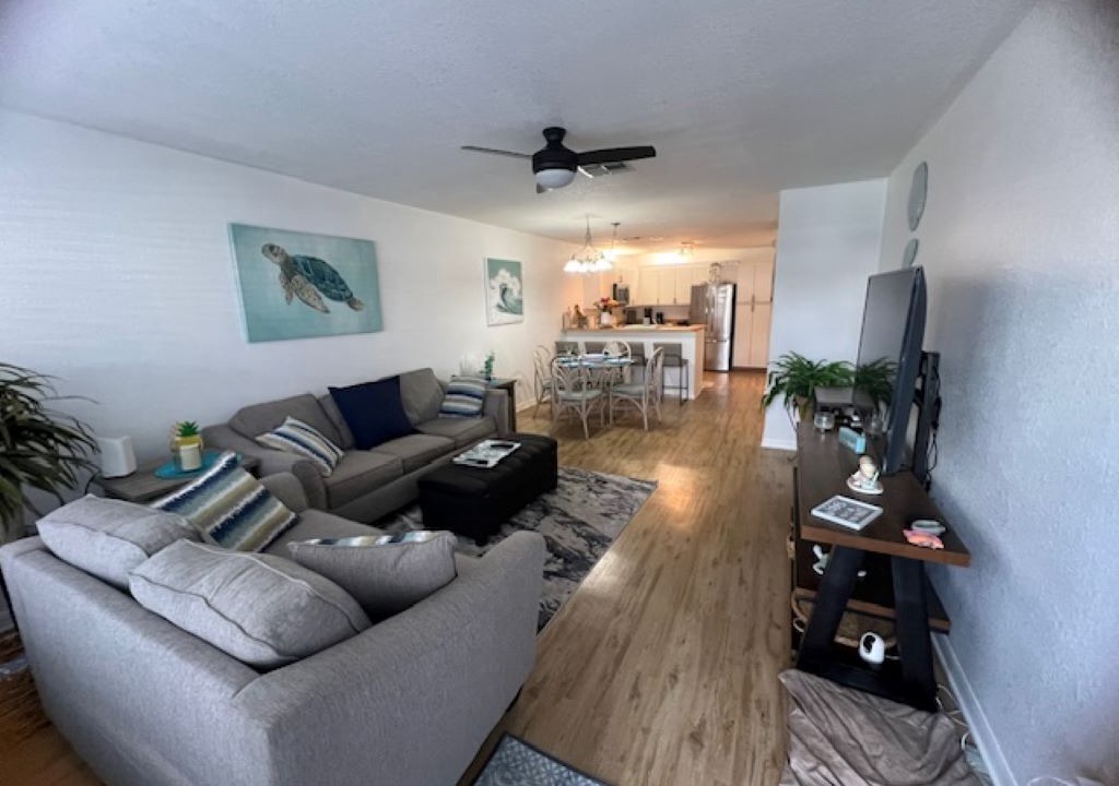 Photo of Livingroom in Pelican Bay