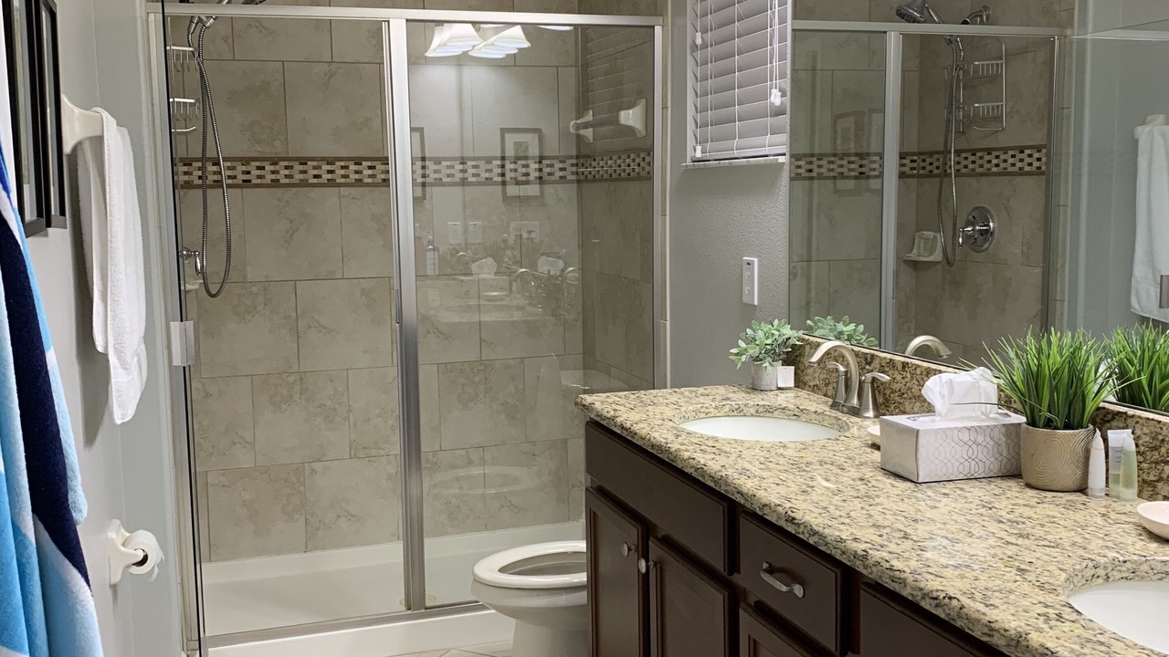 Photo of Bathroom in Lindfields