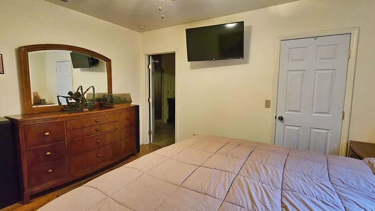 Photo of Bedroom in Lee