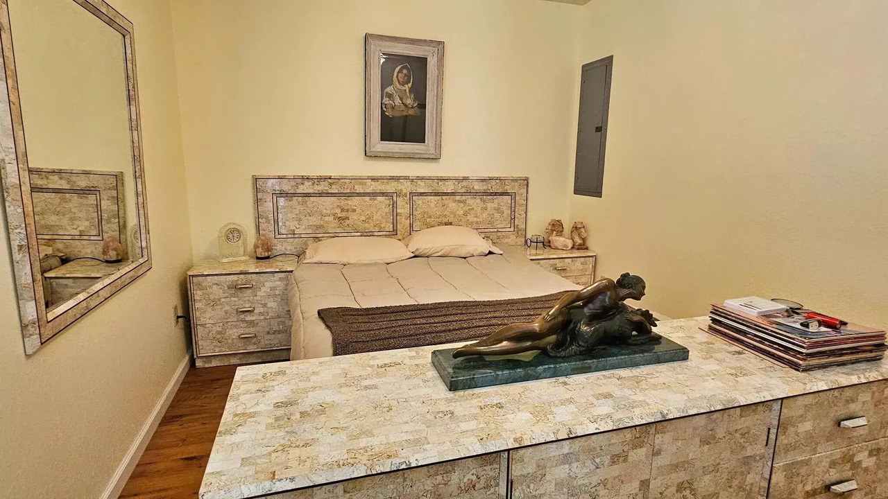 Photo of Bedroom in Lee