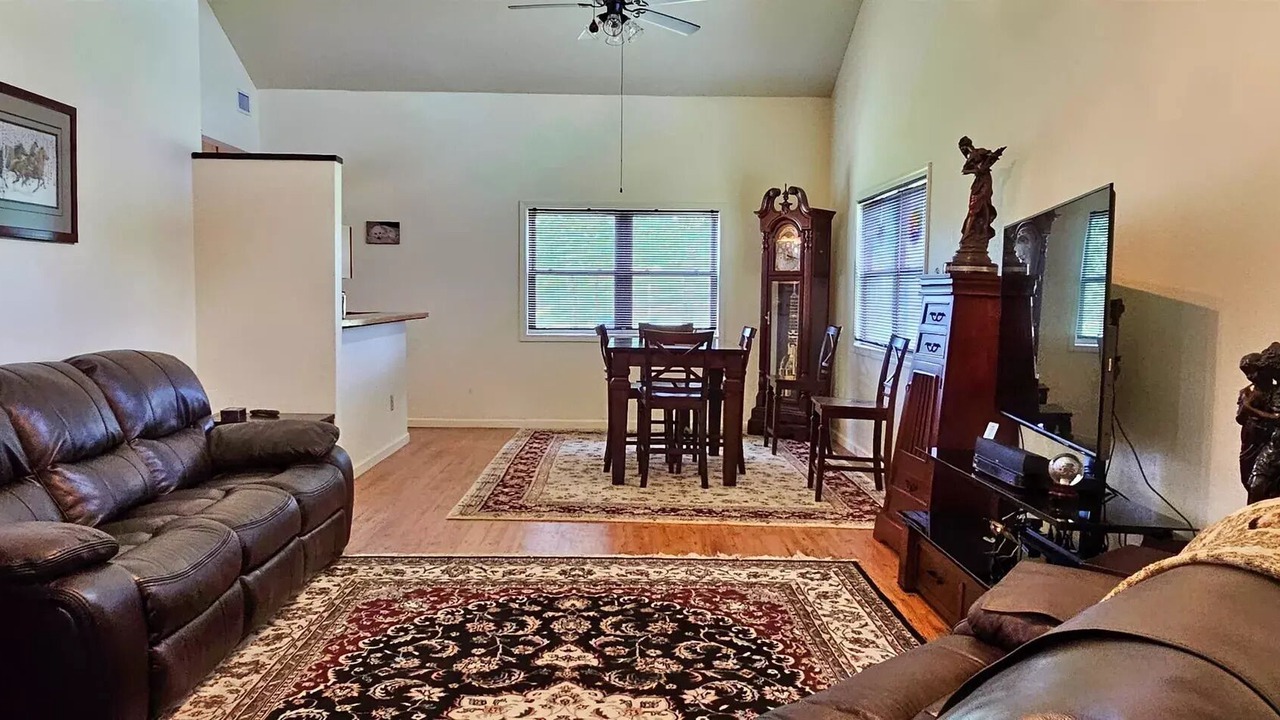 Photo of Livingroom in Lee