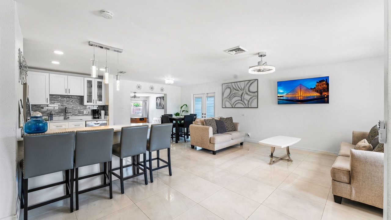 Photo of Livingroom in Lauderdale Lakes