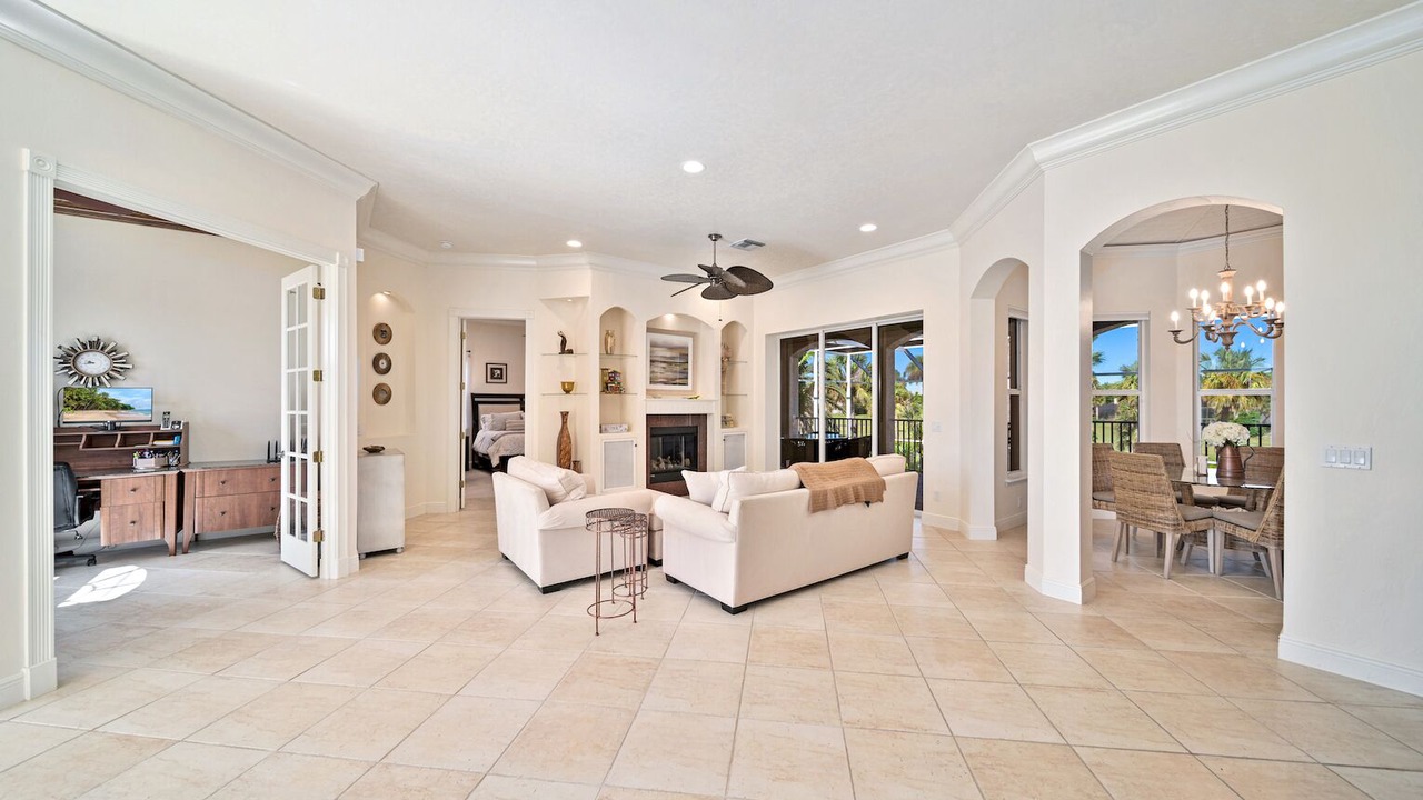 Photo of Livingroom in Beachview Country Club Estates
