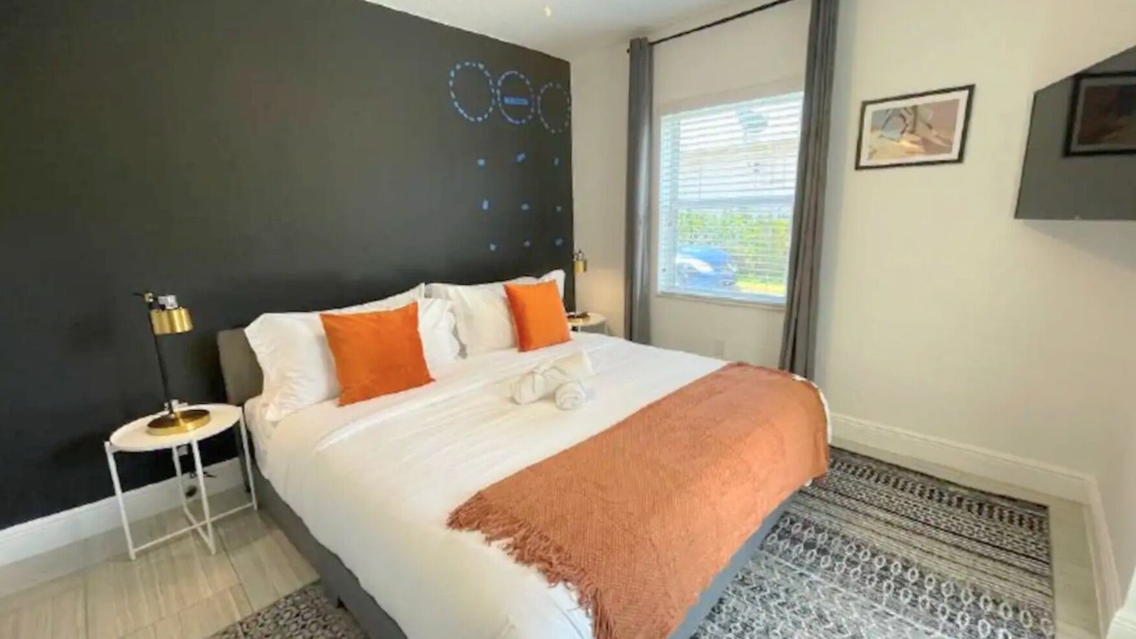Photo of Bedroom in Royal Poinciana
