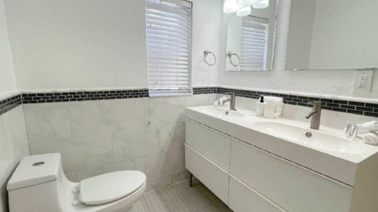 Photo of Bathroom in Royal Poinciana
