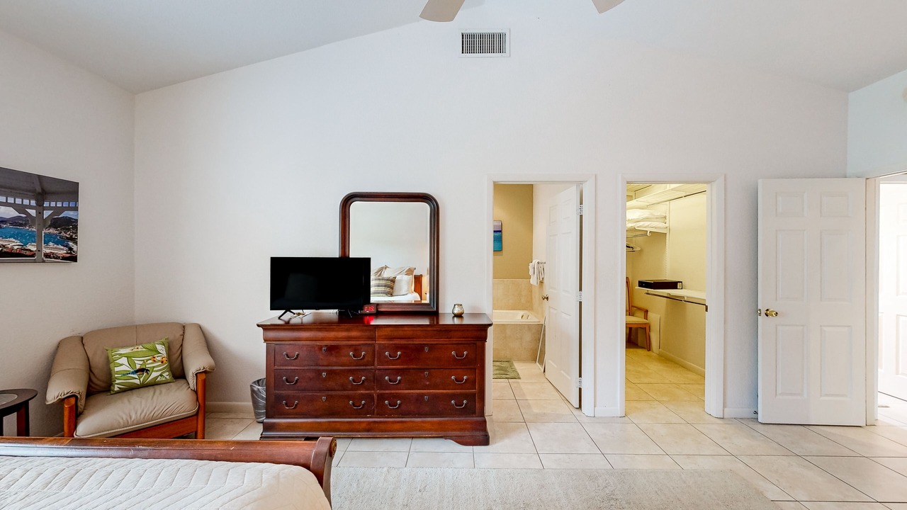 Photo of Bedroom in Indian Waterways