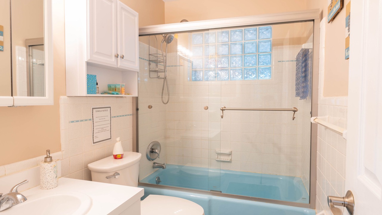 Photo of Bathroom in Garden Isles