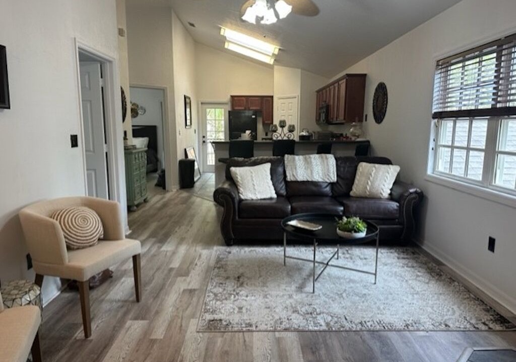 Photo of Livingroom in Haile Plantation