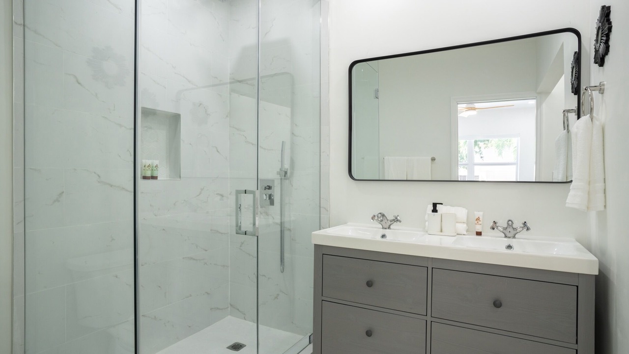Photo of Bathroom in Coral Way