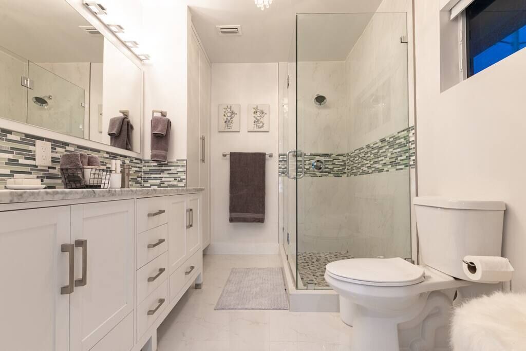 Photo of Bathroom in El Portal