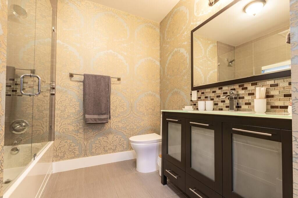 Photo of Bathroom in El Portal