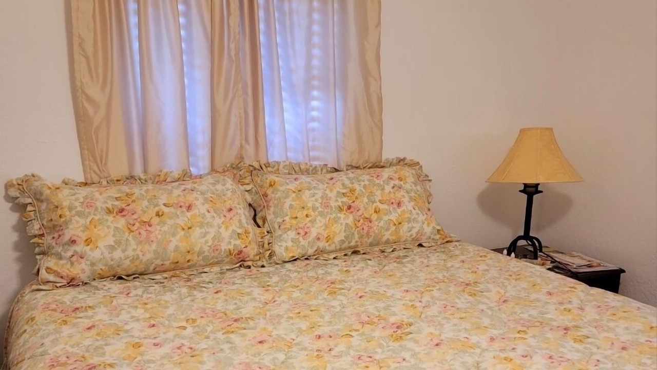 Photo of Bedroom in Golden Glades