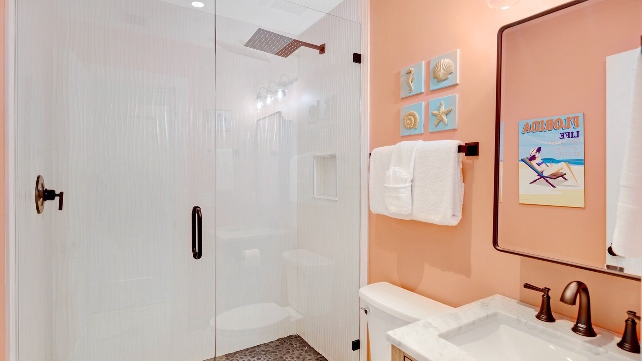 Photo of Bathroom in Uptown - Upper Duval