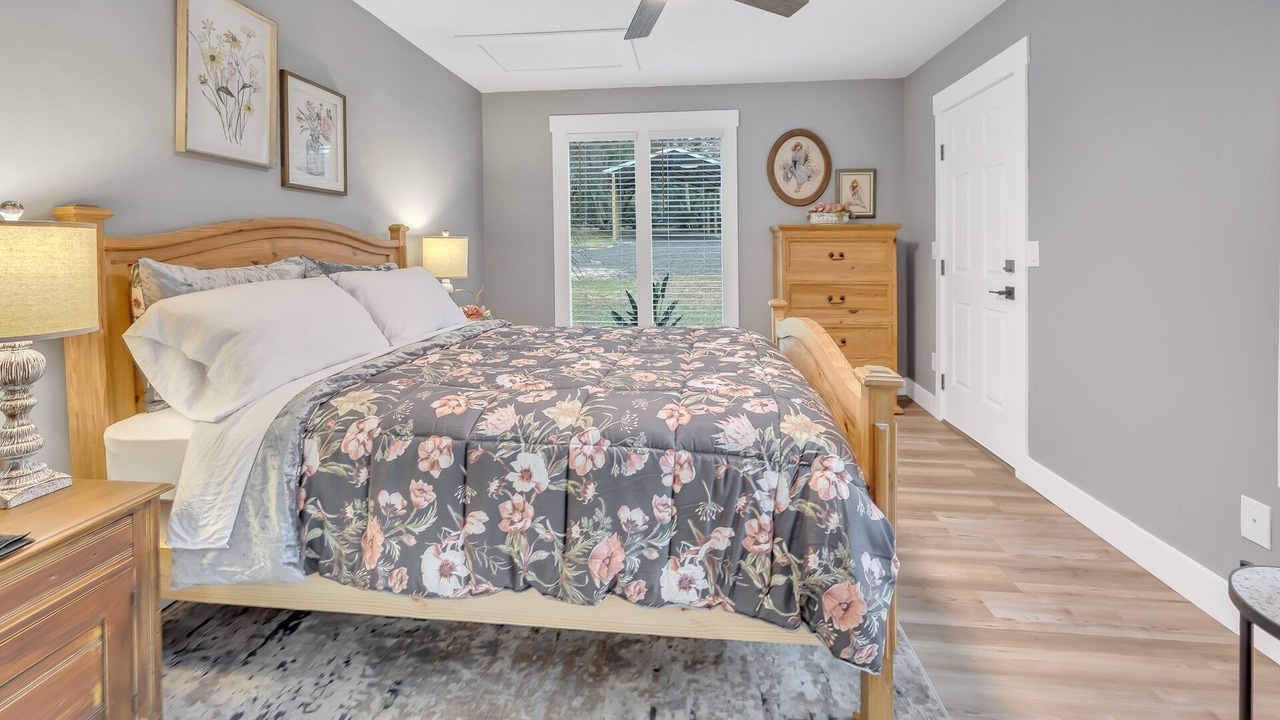 Photo of Bedroom in Doctors Inlet