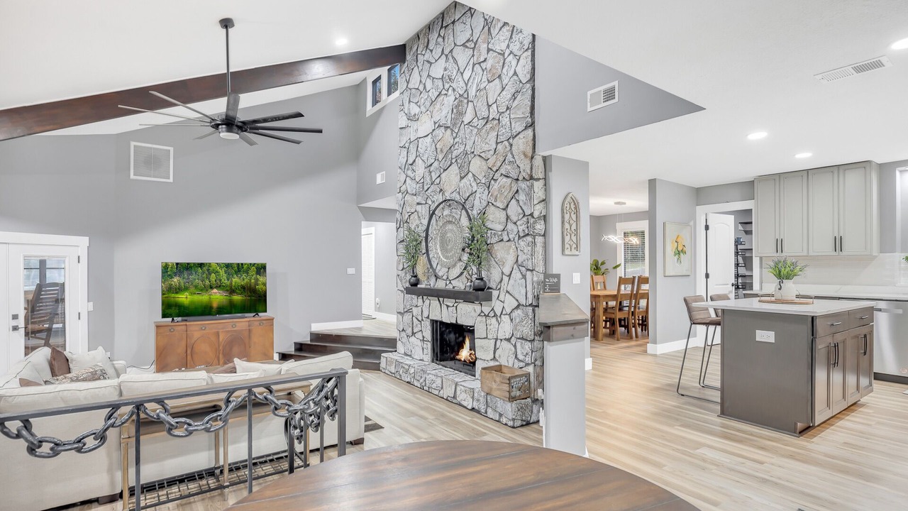 Photo of Livingroom in Doctors Inlet