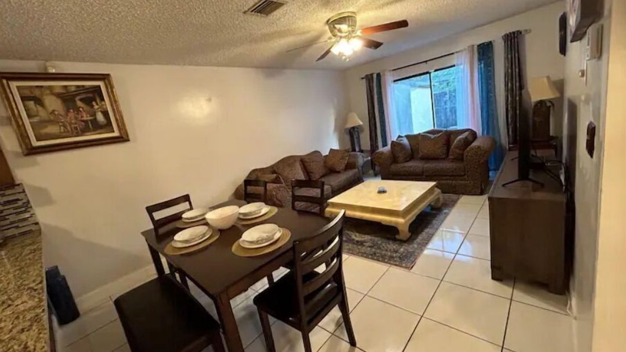 Photo of Livingroom in North Lauderdale