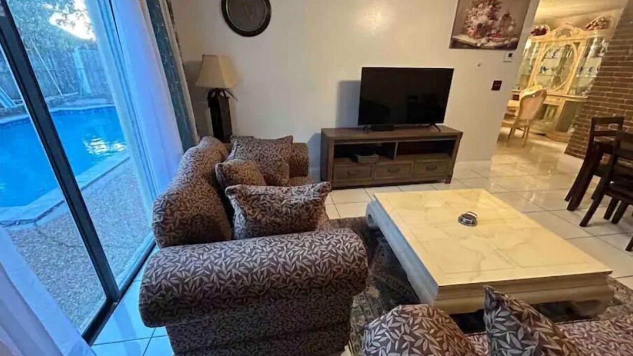 Photo of Livingroom in North Lauderdale