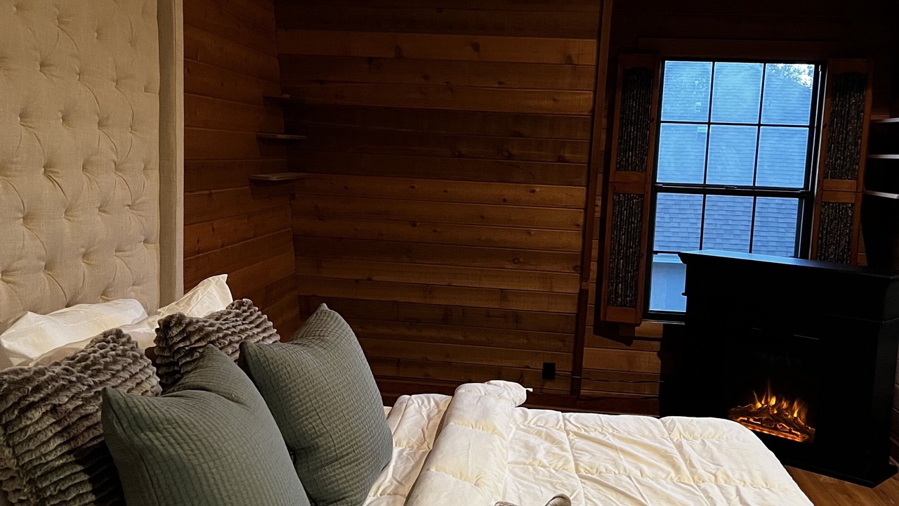 Photo of Bedroom in Mount Plymouth