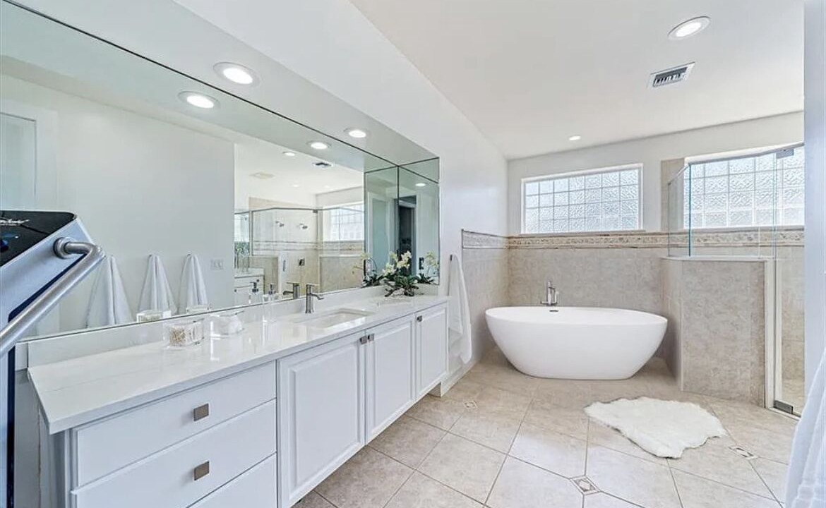 Photo of Bathroom in Connors