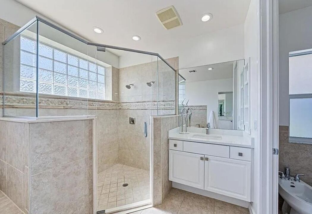 Photo of Bathroom in Connors