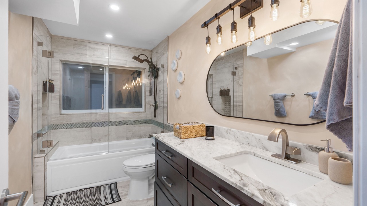 Photo of Bathroom in River Oaks