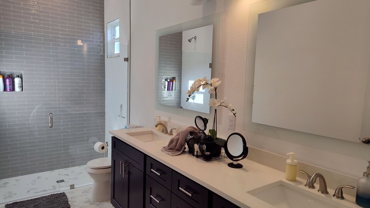 Photo of Bathroom in Trafalgar Village