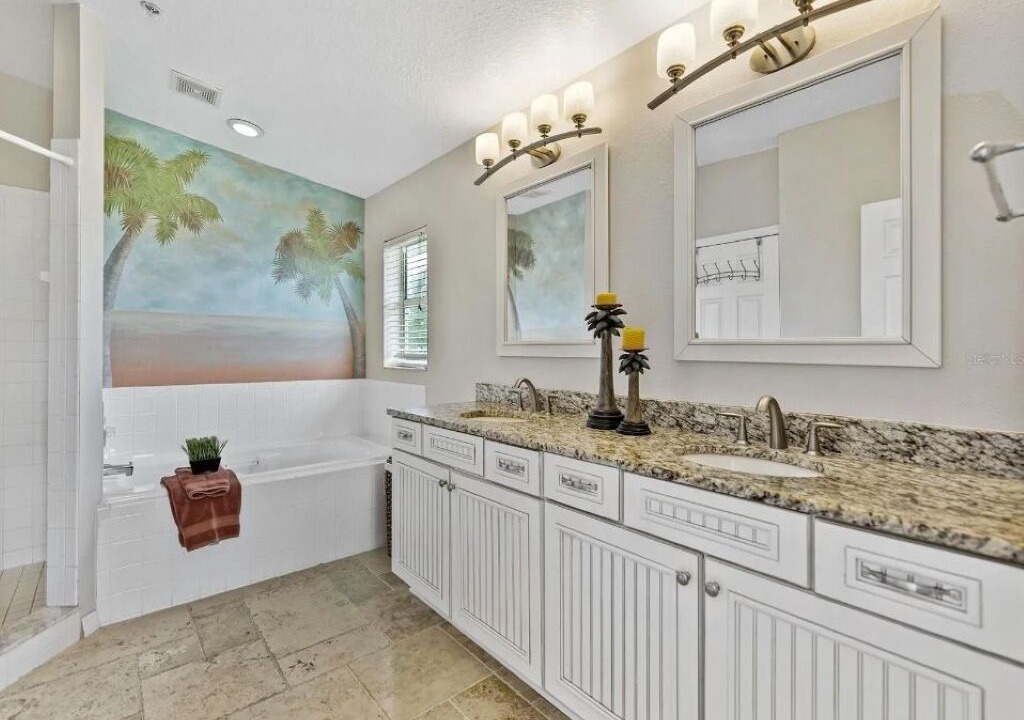 Photo of Bathroom in Independence Square