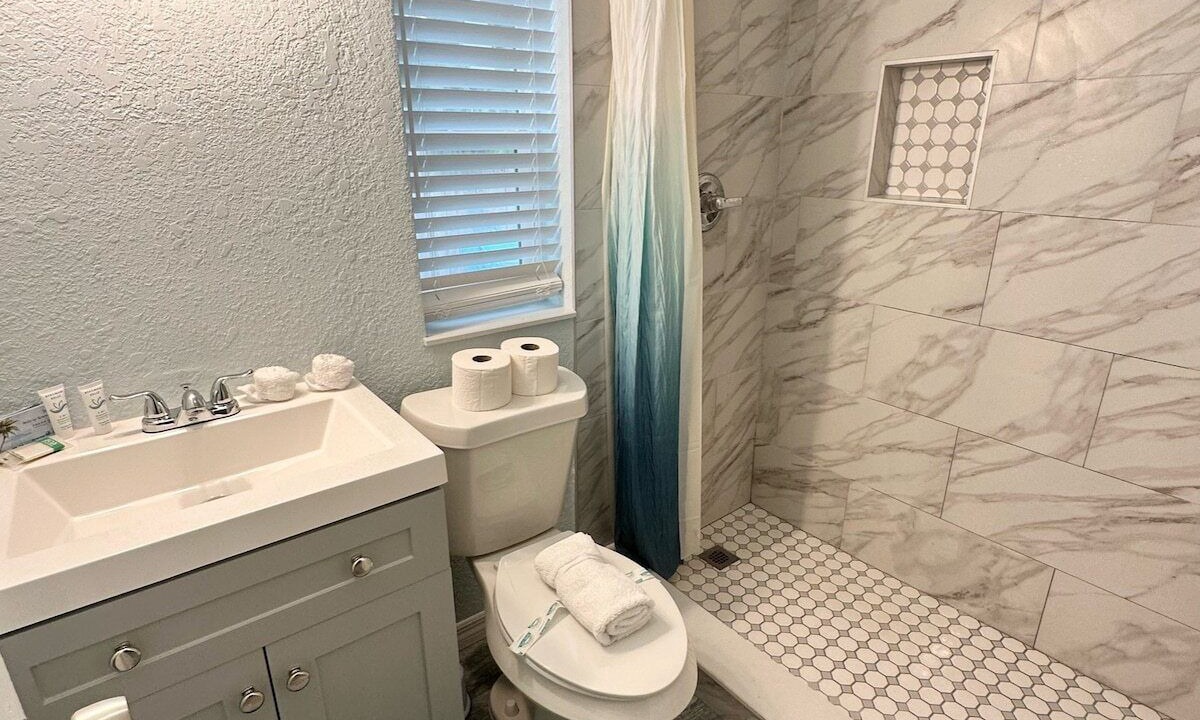 Photo of Bathroom in Laurel Park