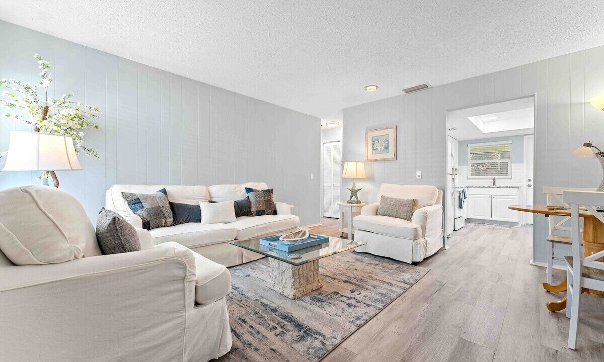 Photo of Livingroom in Laurel Park