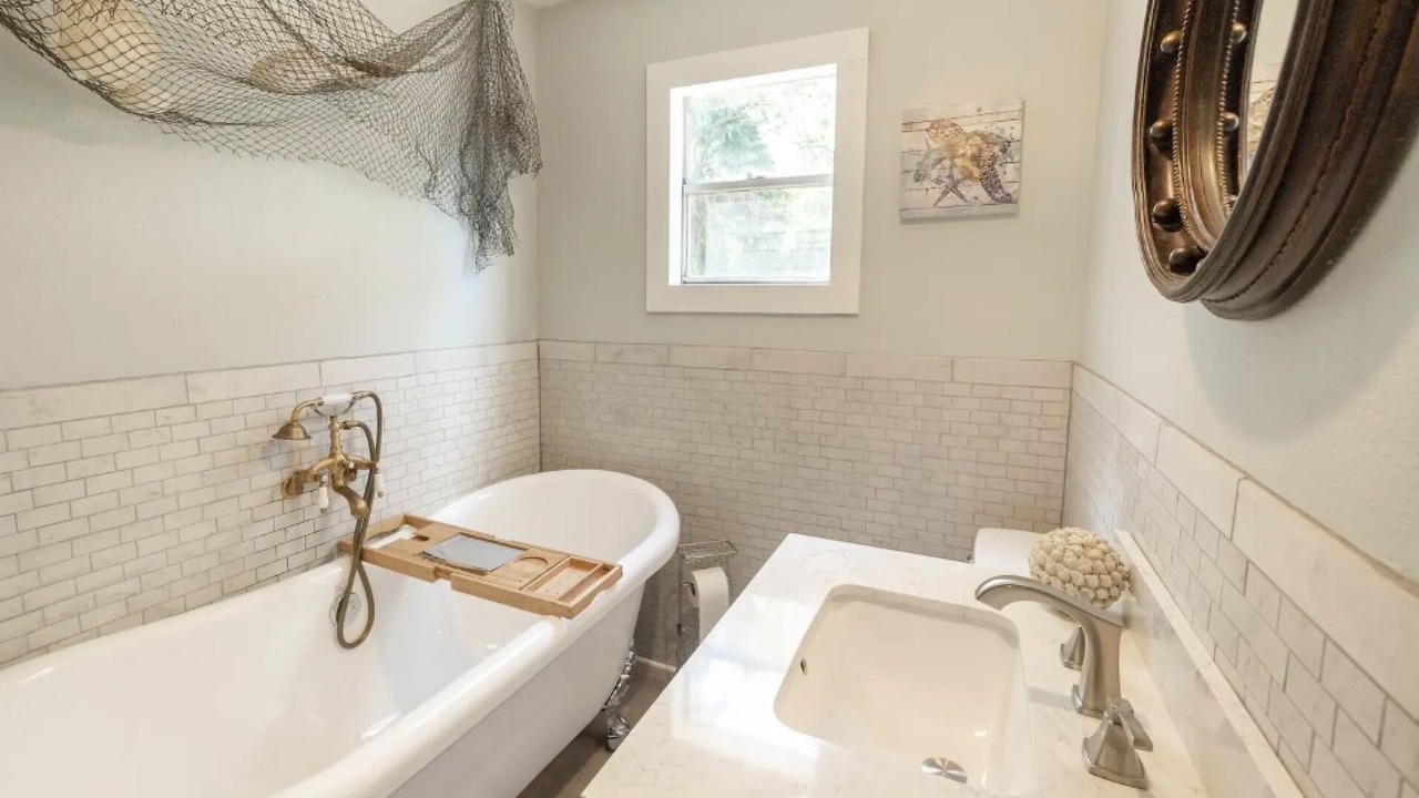 Photo of Bathroom in Bayou Oaks
