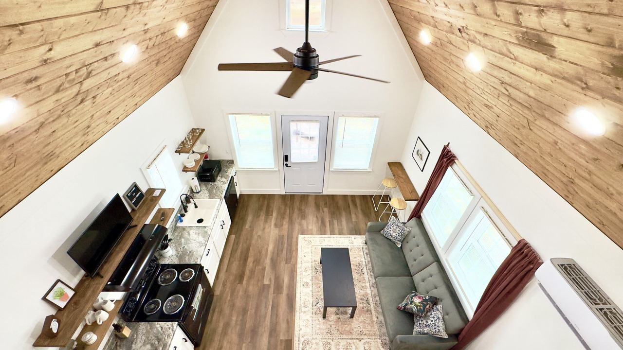 Photo of Livingroom in Guntersville