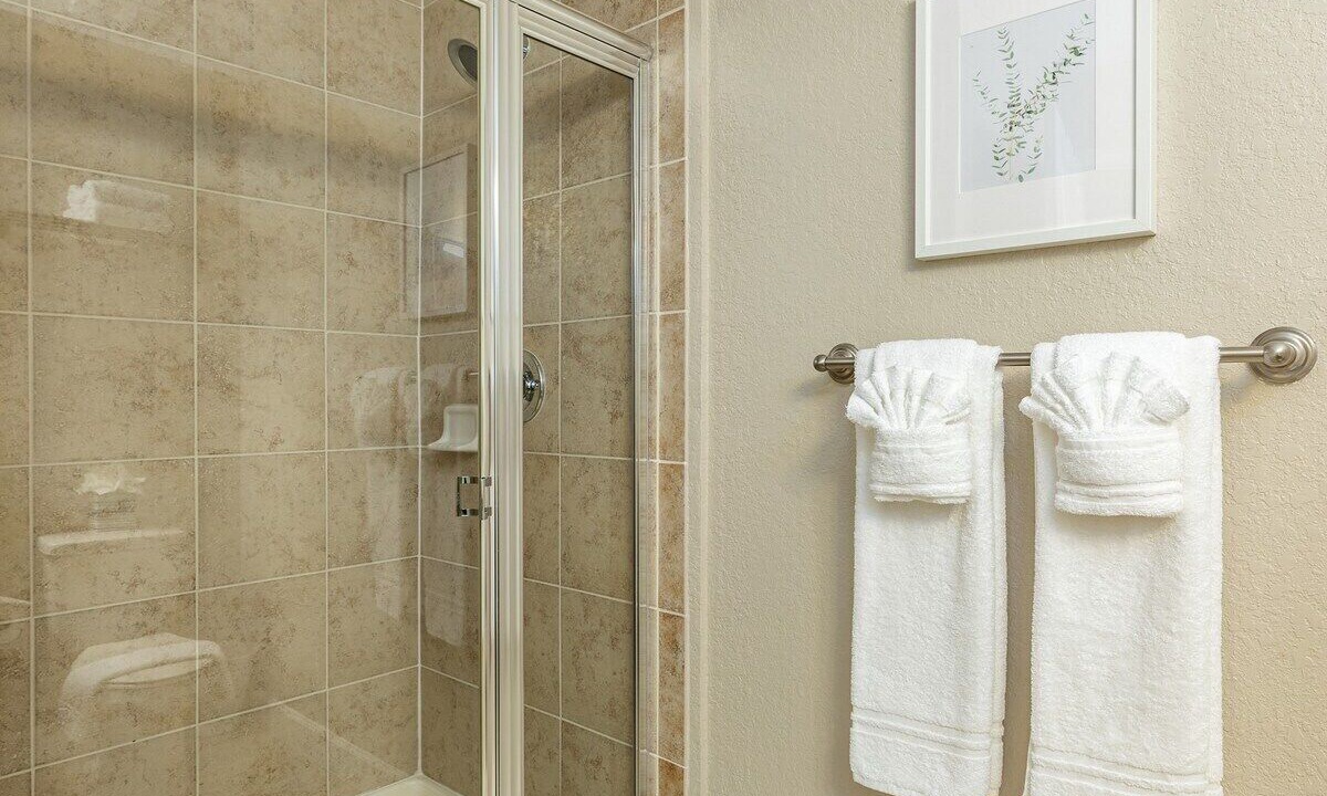 Photo of Bathroom in Carver City - Lincoln Gardens