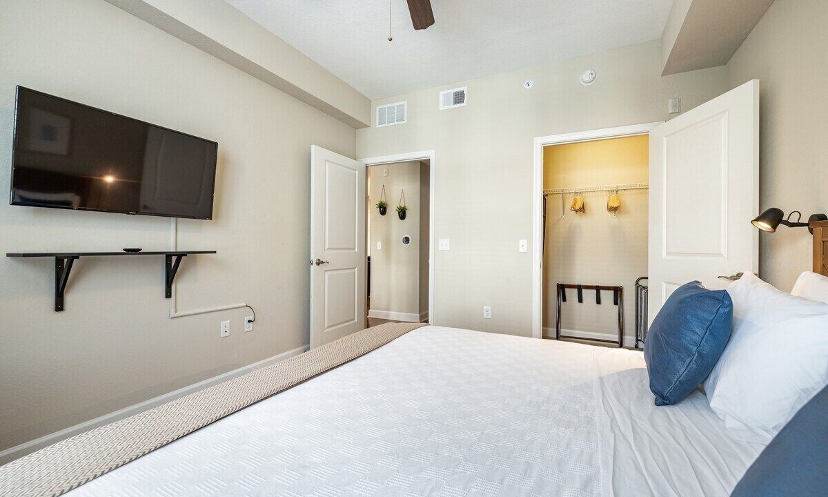 Photo of Bedroom in Carver City - Lincoln Gardens