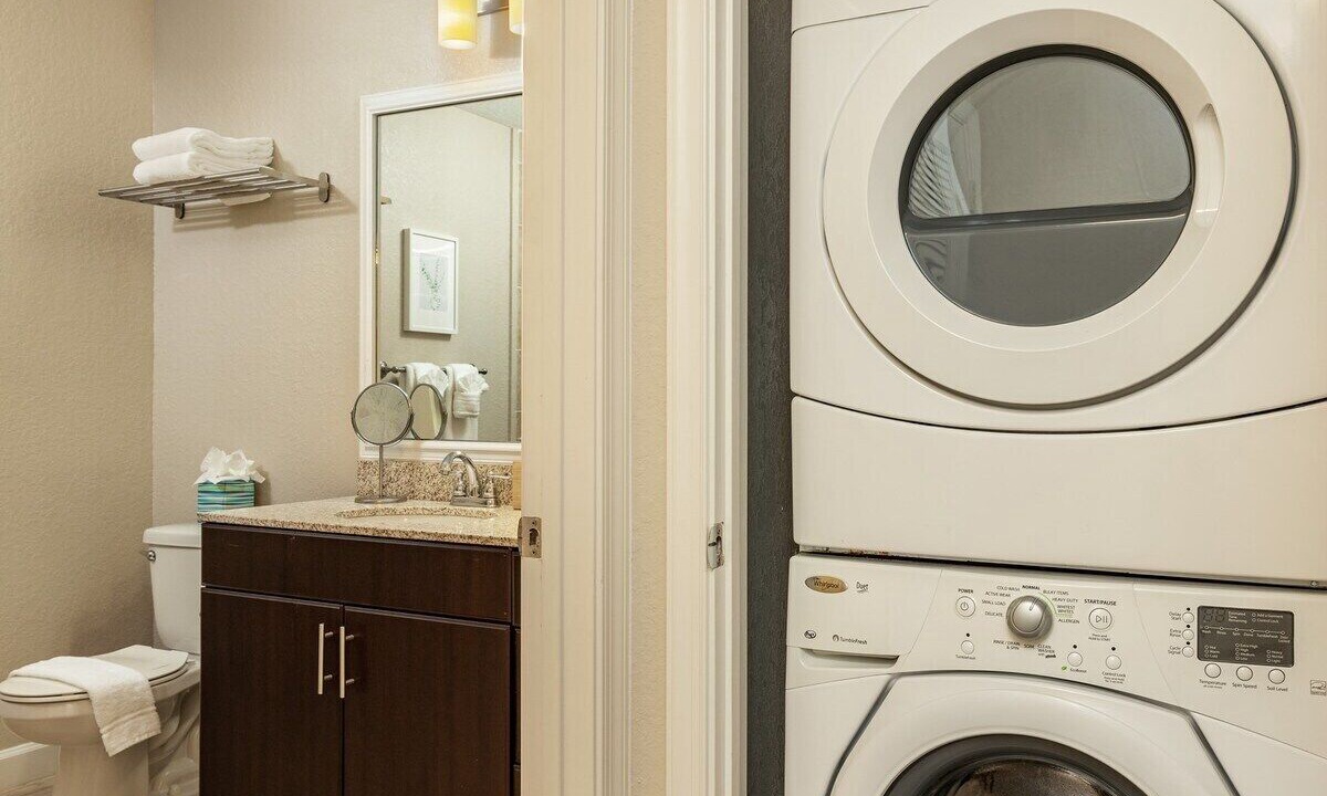 Photo of Bathroom in Carver City - Lincoln Gardens