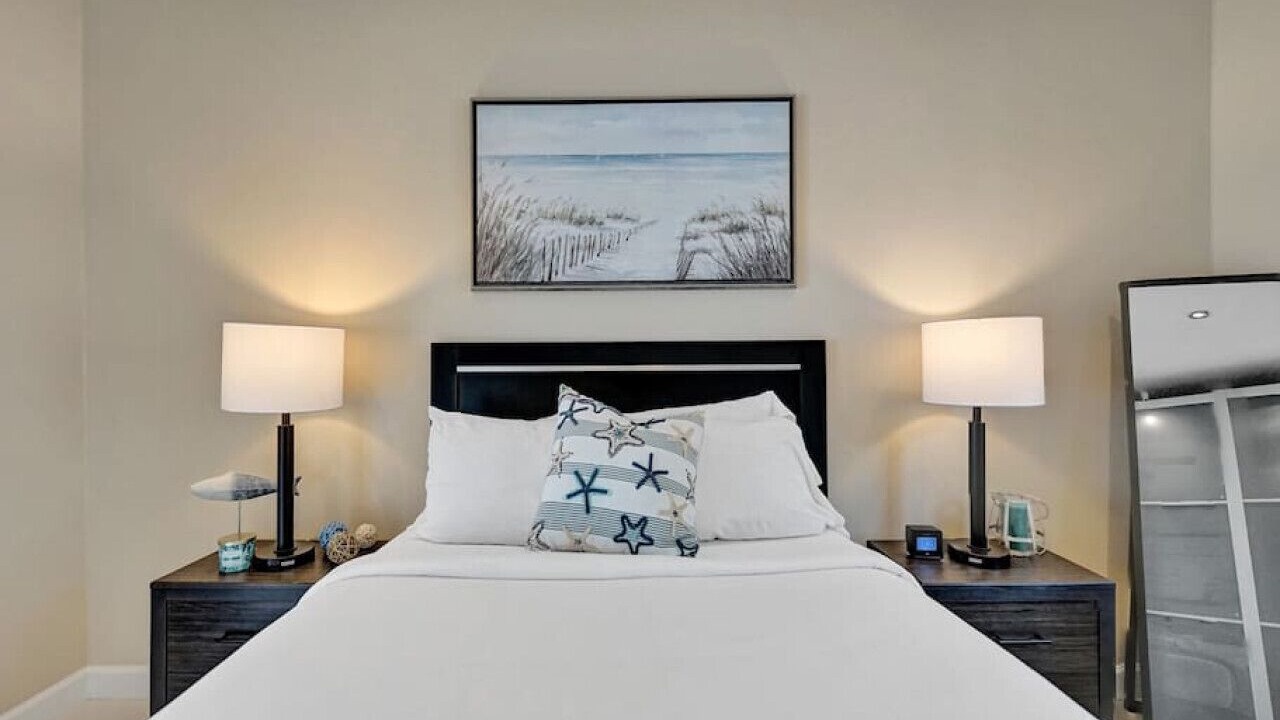 Photo of Bedroom in Hendricks and Venice Isles