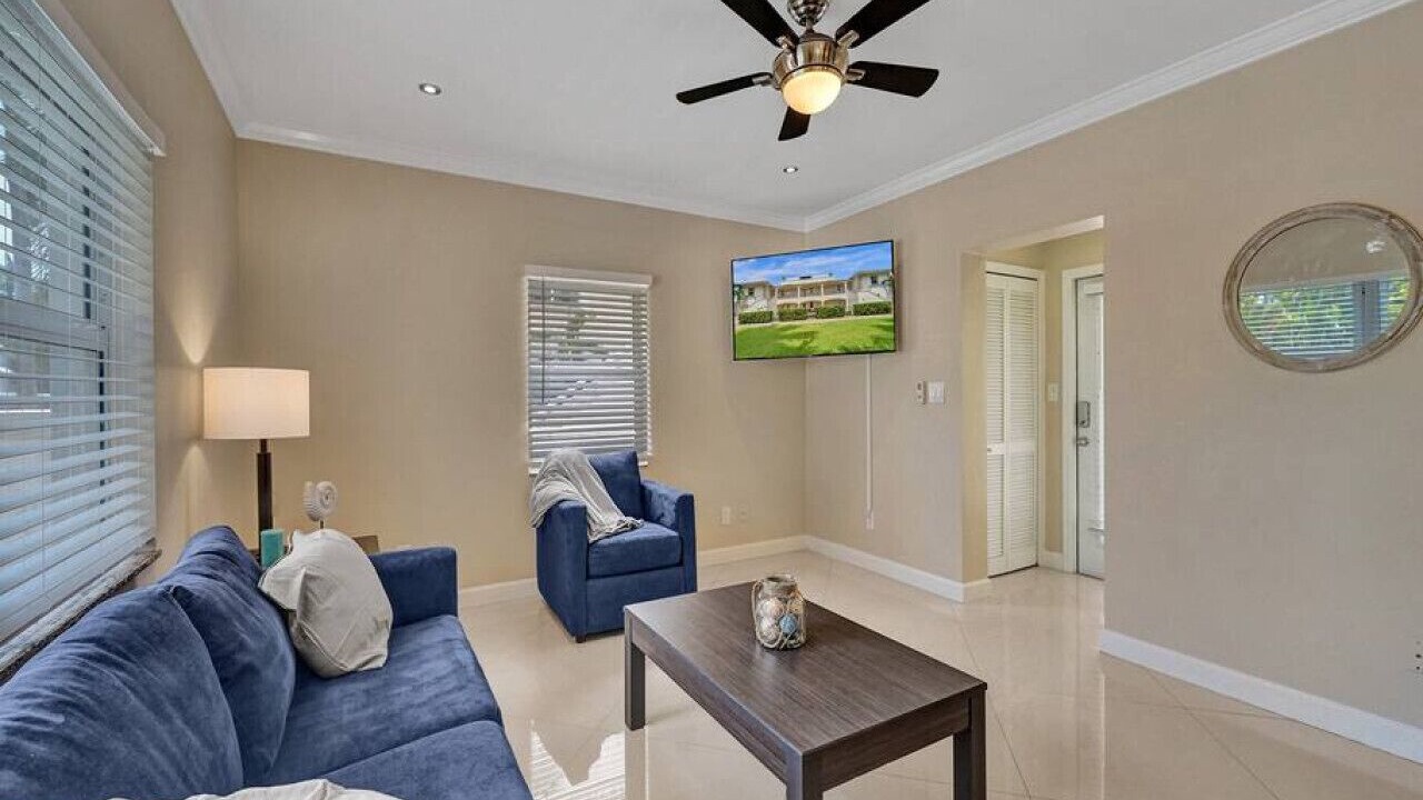 Photo of Livingroom in Hendricks and Venice Isles