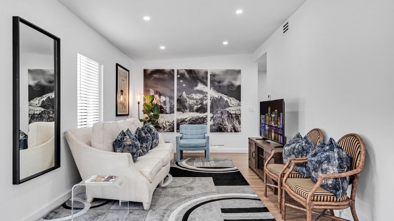 Photo of Livingroom in Ludlam