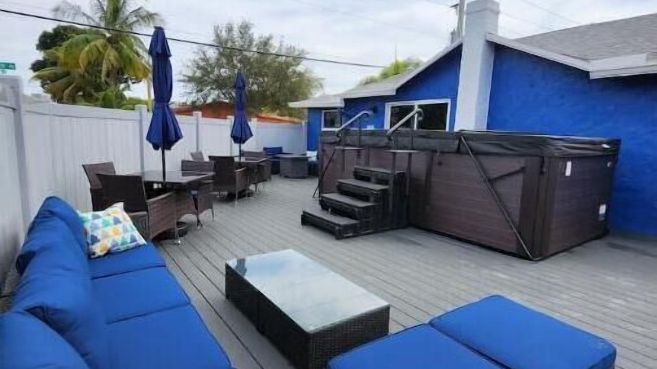 Photo of Patio Balcony in Central Oakland Park