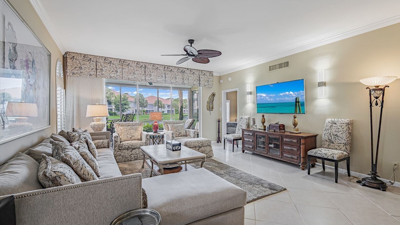 Photo of Livingroom in Pelican Bay