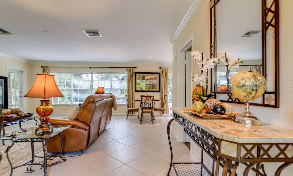 Photo of Livingroom in Wilton Manors