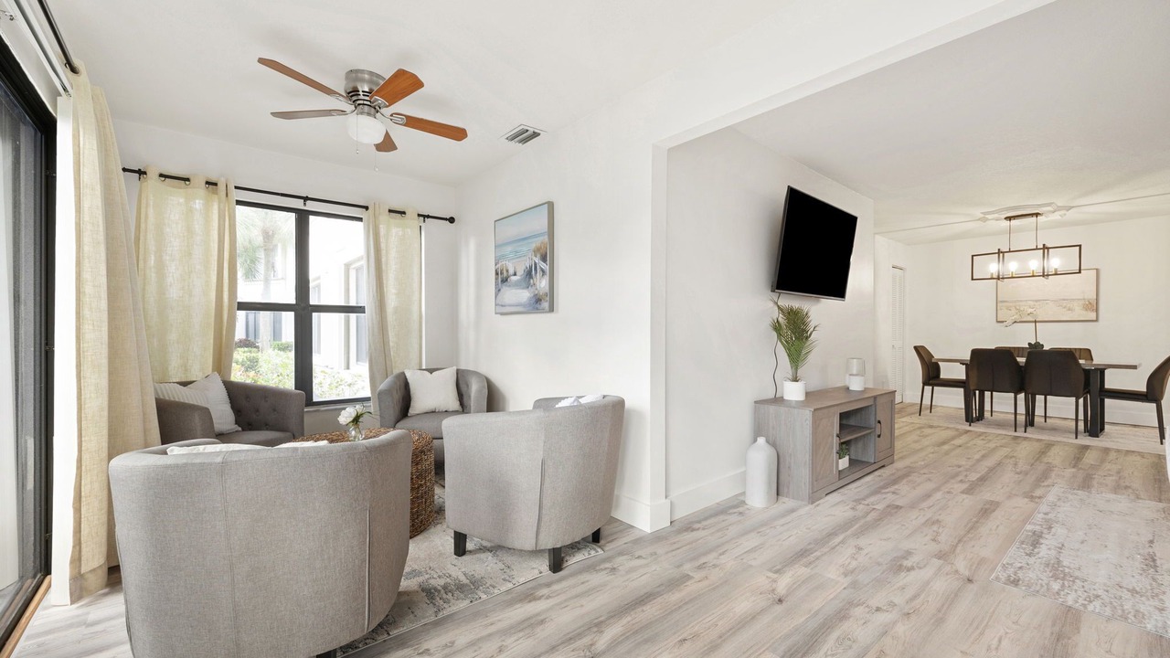 Photo of Livingroom in Hunt Club