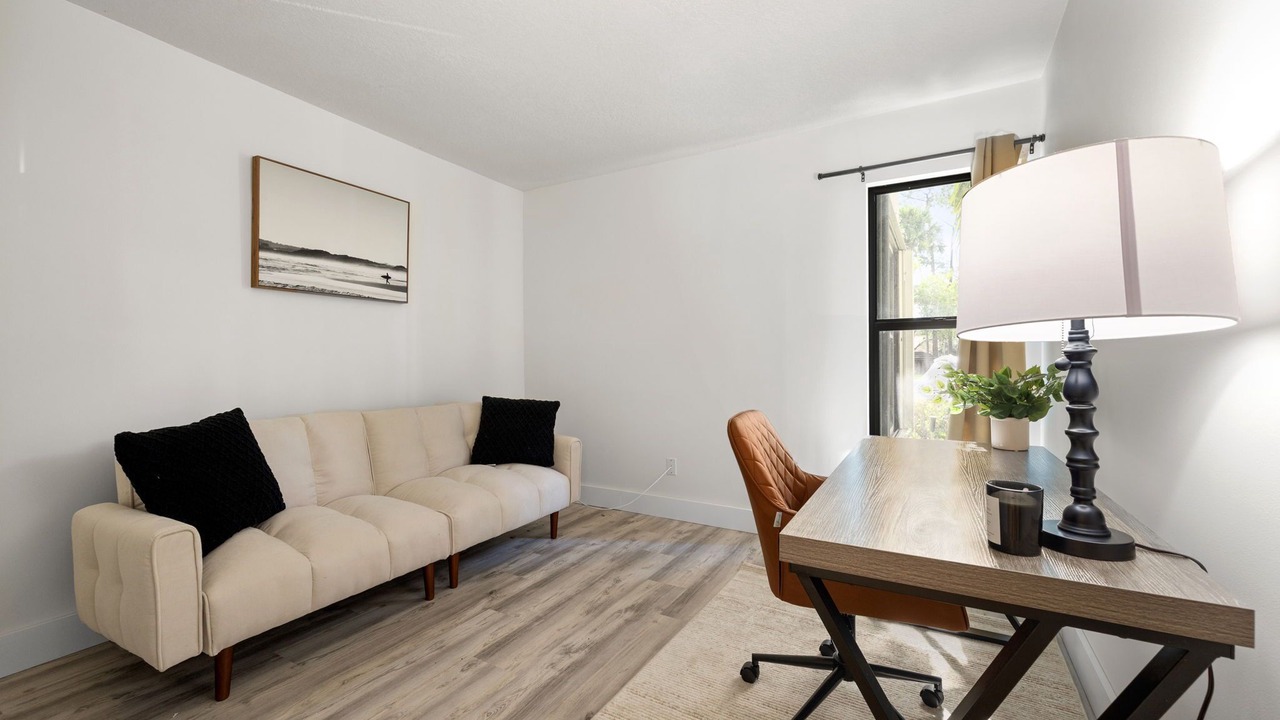 Photo of Livingroom in Hunt Club